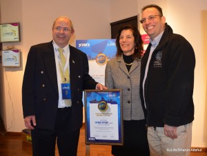 Marsha Roth and David Roth, supporters of Torah MiTzion since its inception, were also in attendance.