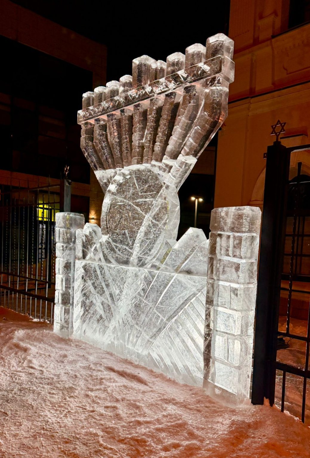 Even Ice Workers Refused: The Menorah Was Built Only When Minus 37 ...